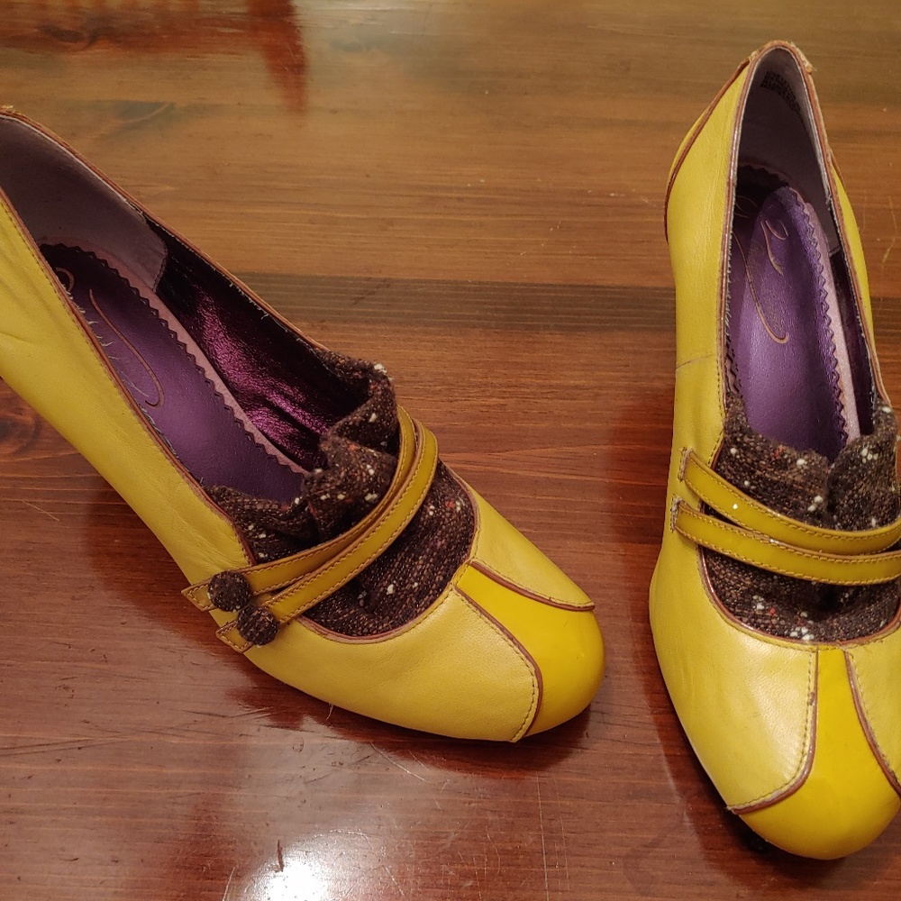 Poetic License Love Letter Yellow Heels 40